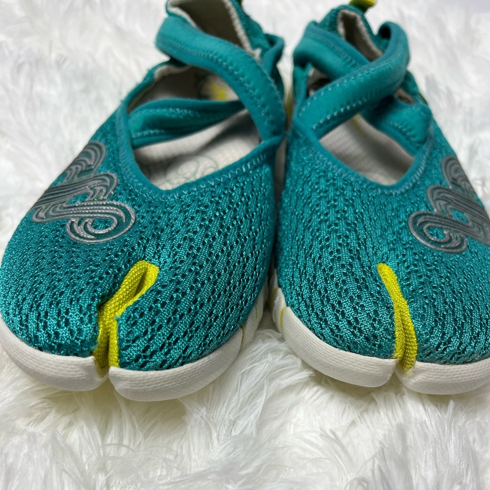 Ahnu Women’s Yoga Split Round Toe Cross Training Shoes - Picture 3 of 10